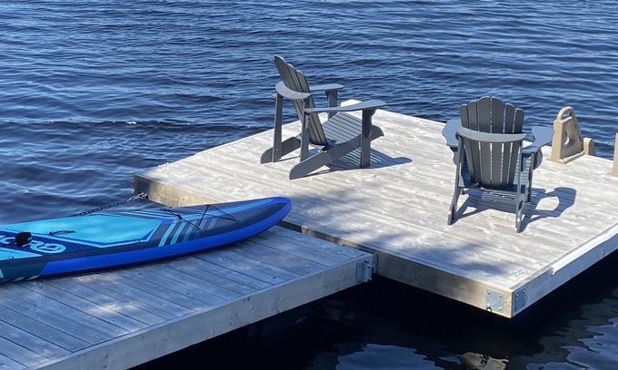 East Uniacke Cottage | Lakefront Cottage in Peaceful Setting with Brilliant Sunsets
