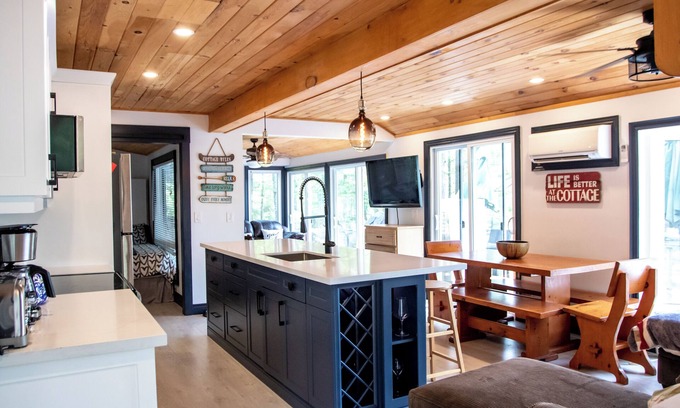 Gravenhurst Cottage | Lakefront Cottage in Muskoka