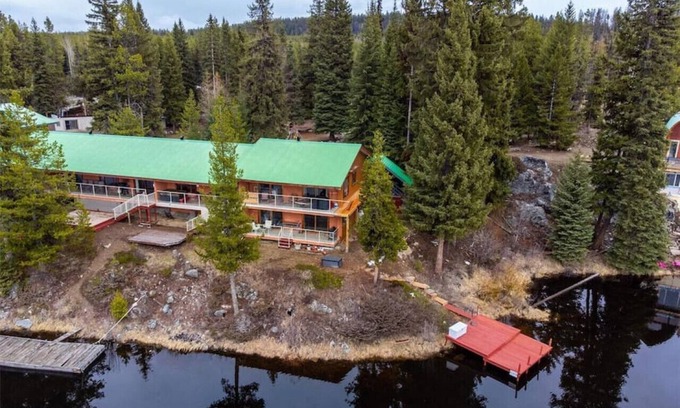 Idabel Lake Cottage | Lakefront Cottage near Big White and Kelowna