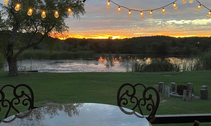 Dennis Cottage | Lakefront Cottage Oasis