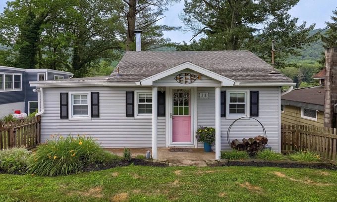 Moon Lake Cottages Cottage | Lakefront Cottage on Moon Lake