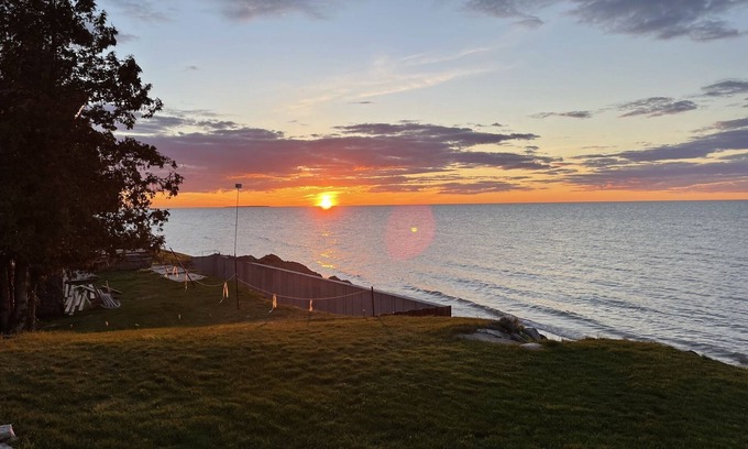 Caseville House | Lakefront Cottage on Lake Huron w/100ft Sandy Beach