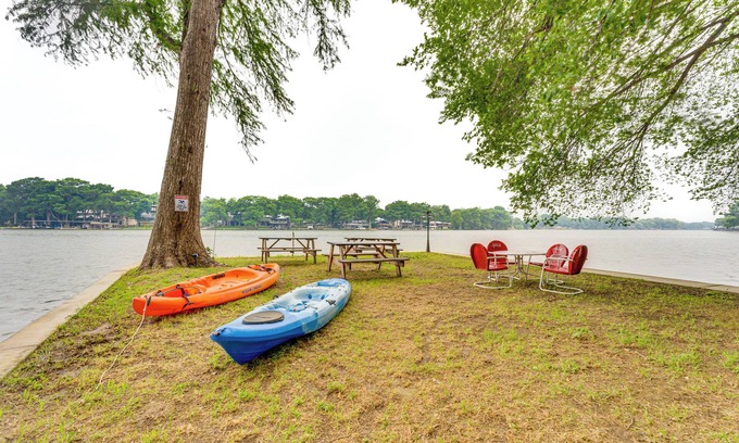 New Braunfels Cabin | Lakefront Cottage in Clear Springs w/Deck & Patio