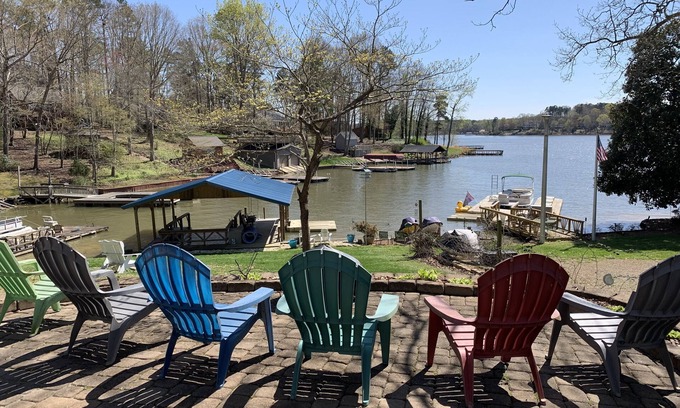 New London House | Lakefront Cottage