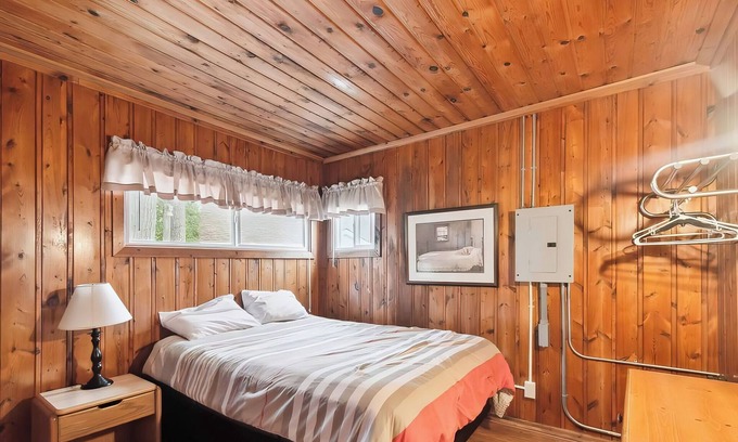 Greenbush Apartment | Lakefront Cottages 4 & 5 - 6BR Retreat for 12