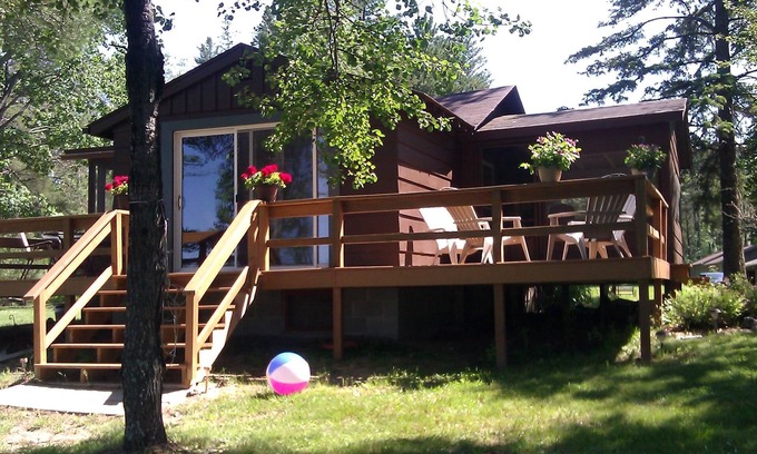 Rhinelander Cabin | LAKEFRONT CutiestLittleCabinDIRECTLY on LkThompson Rhinelander SwimBoat Fish&FUN