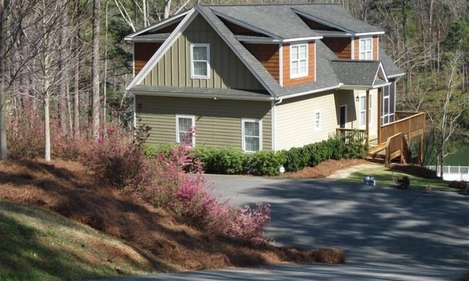 Modoc House | Lakefront Deep Water, Family Friendly, near Masters golf tournament