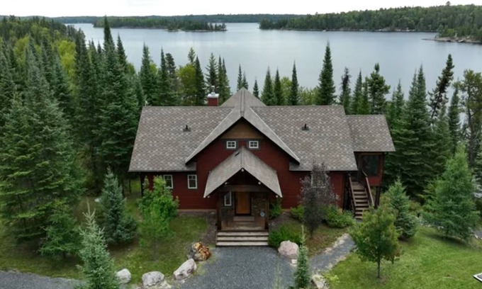 Northern Ontario Cottage | Lakefront, Drive up Cottage on Black Sturgeon Lake