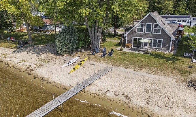 Houghton Lake Ski Chalet | Lakefront - Fall Colors Family Getaway with Dock!