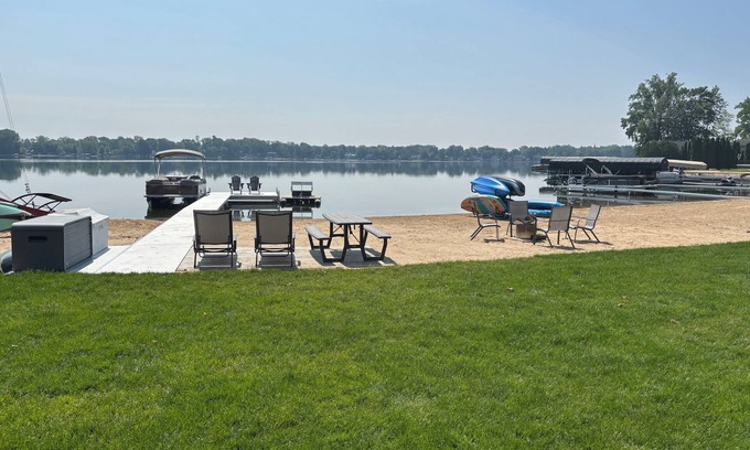 Rockford Cottage | Lakefront Family Friendly Home with Large Sandy Beach and Beautiful Views