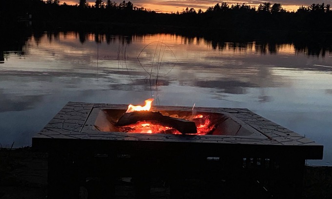 Munising House | Lakefront family getaway;large dock;private boat ramp;Pretty cottage;large deck!