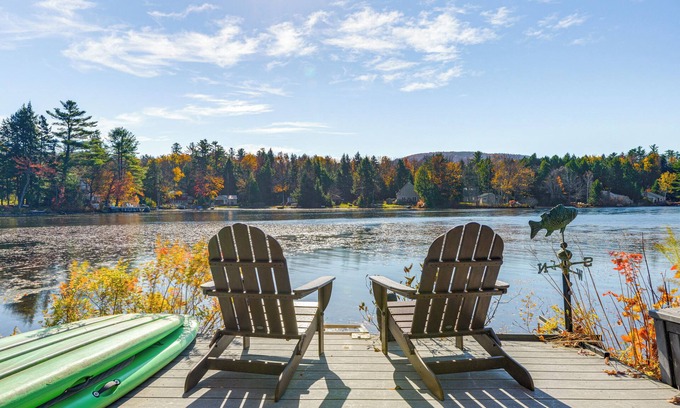 Unity House | Lakefront Family Home w/Dock in Newport!