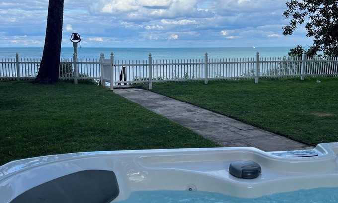 Lexington House | Lakefront Family Retreat with a Perfect View