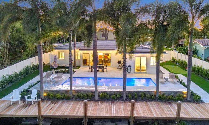 Poinsettia Heights House | Lakefront Family Fun Home with Private Dock 3BR 2B