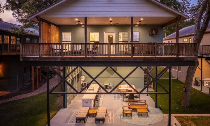 McQueeney House | Lakefront | Fire pit | Outdoor kitchen