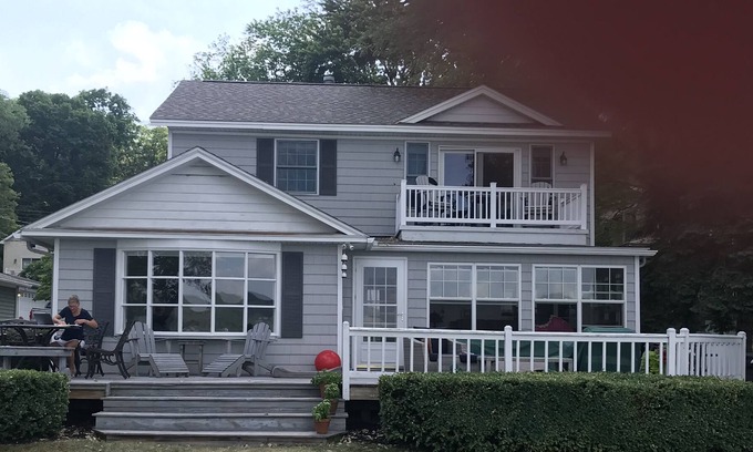 Town of Milo House | Lakefront Gem for 8-10 people with large lakefront outdoor entertainment area