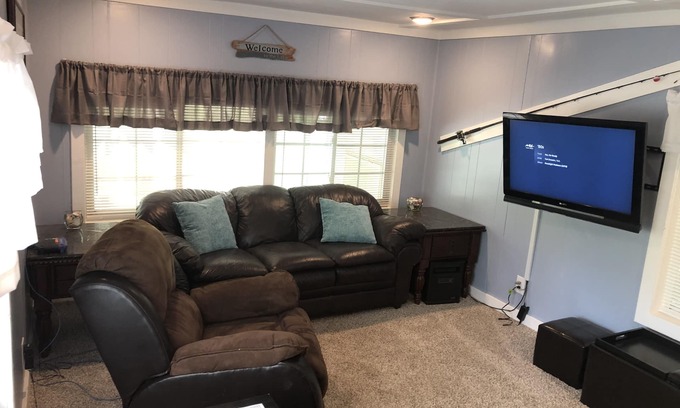 Johnson County House | Lakefront Getaway on Private Lake! 30 min from Lees Summit