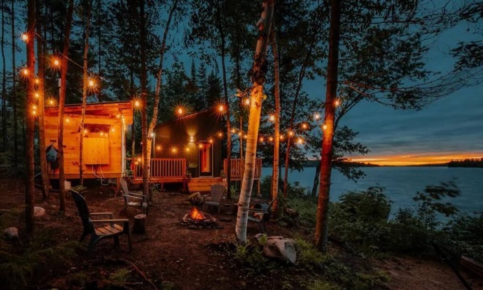 Temagami House | Lakefront Getaway with Open Air kitchen & Movies