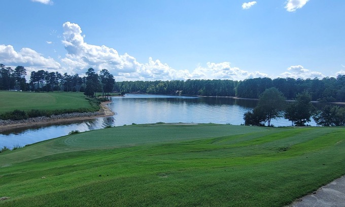 McCormick House | Lakefront Golf Course Vacation with Heated Pool