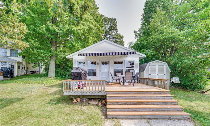 Grant Cottage | Lakefront Grant Cottage w/ Grill & Fire Pit!