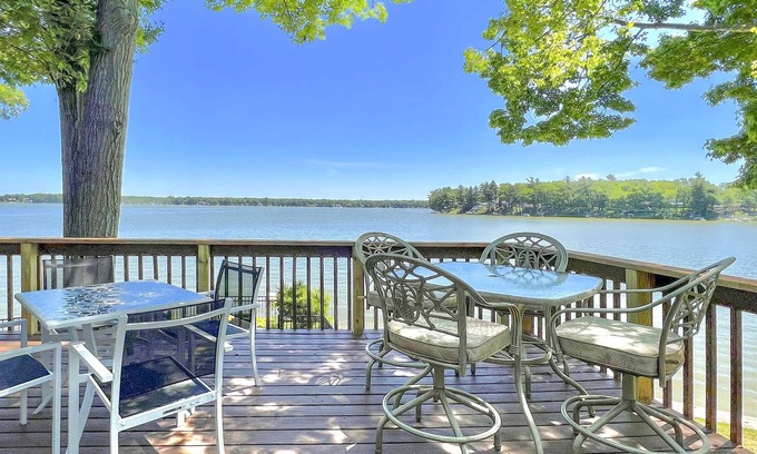 Grant House | Lakefront Grant Getaway w/ Deck + Fire Pit!