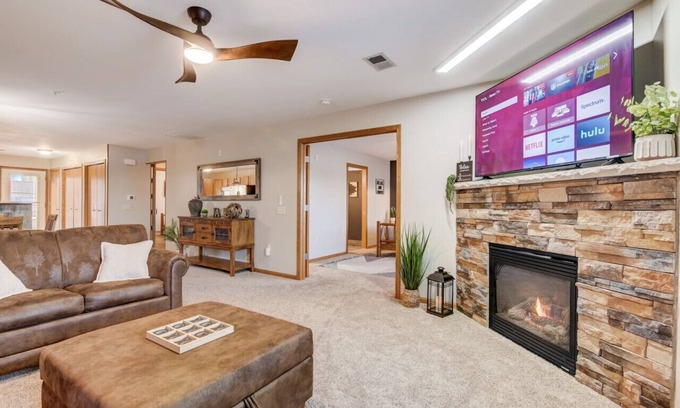Lake Delton Condo | Lakefront Haven - Families, Golfers, Girl's Trips