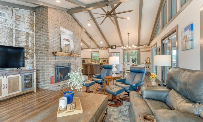 Hayesville House | Lakefront Hayesville Retreat w/Private Swim Dock