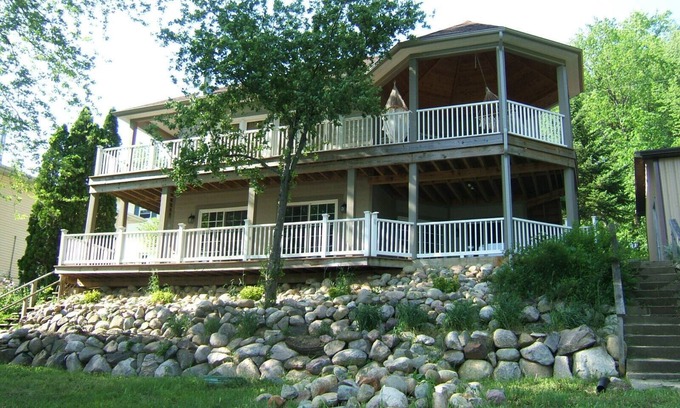 Cloverdale House | Lakefront, hilltop, newer home for Family and Friends fun and enjoyment