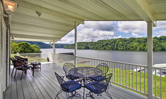 Ingles House | Lakefront Hiwassee Home w/Private Dock & Deck!