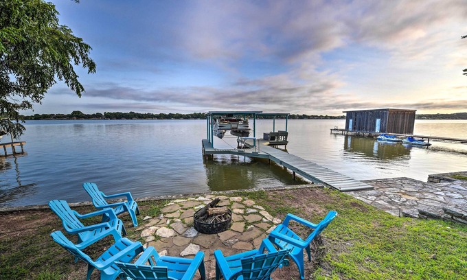 Granbury House | Lakefront Home < 3 Miles to Historic Granbury!