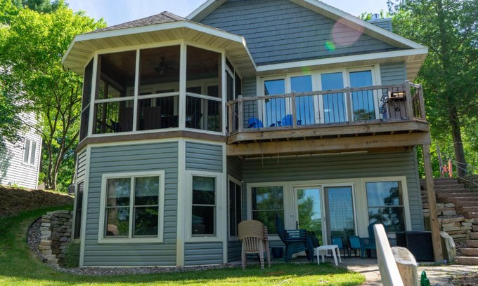 Waupaca House | Lakefront Home 4 Bedroom 4 Bath Sleeps 12