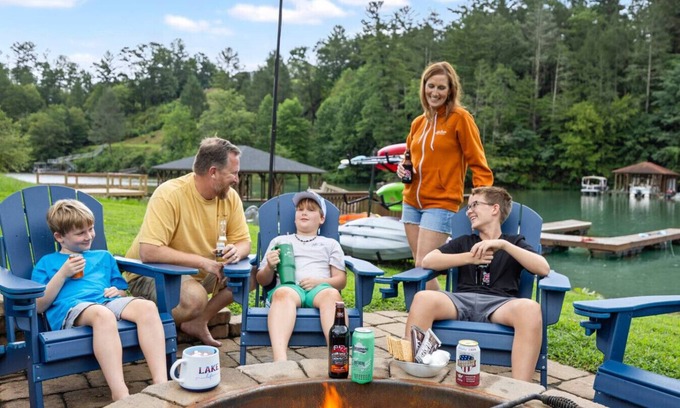 Marion House | Lakefront Home, Hot tub, Fire Pit, Games, & Movie Room!