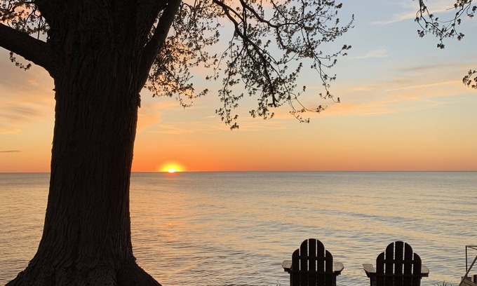 Madison-on-the-Lake House | Lakefront home just minutes from wineries. Backyard sunsets!