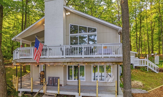 Lake Arrowhead House | Lakefront Home Near Skiing & Snowmobile Trails