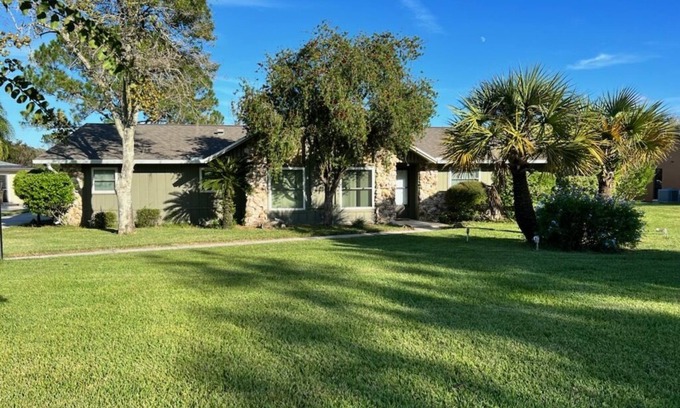 Fruitland Park House | Lakefront Home on Lake Griffin/Harris chain of lakes and close to the Villages