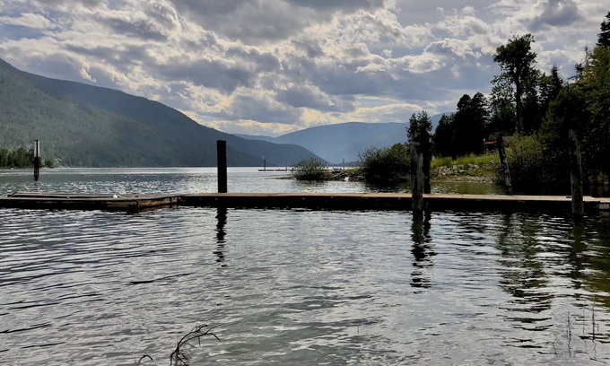 Central Kootenay House | Lakefront home on beautiful Kootenay Lake