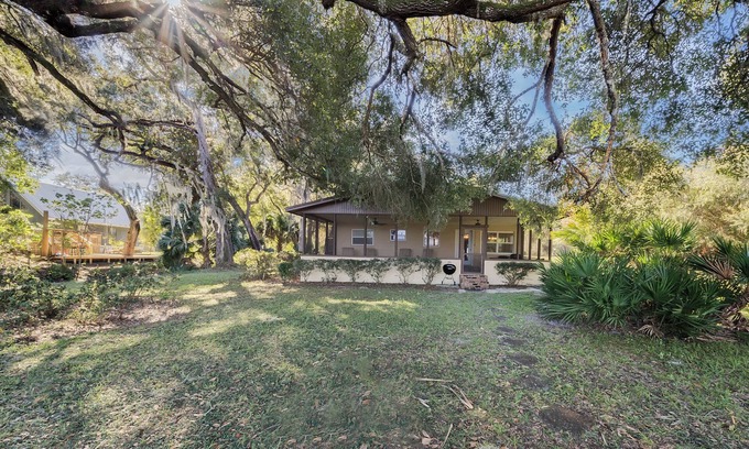Fort McCoy Cabin | Lakefront home on Lake Kerr near Salt Springs with large porch and great yard