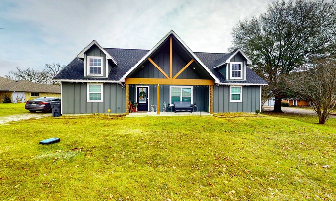 Emory House | Lakefront Home on Lake Fork with Private Dock