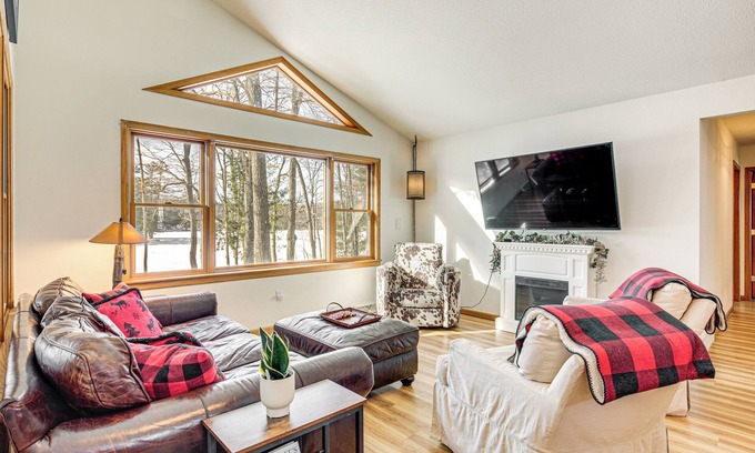 Rhinelander House | Lakefront Home w/Private Beach in Rhinelander!