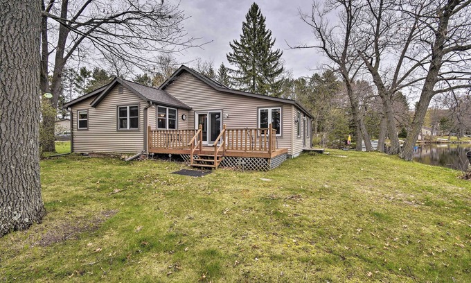 Wautoma Cottage | Lakefront Home w/Seasonal Dock - 2 mi to Skiing!