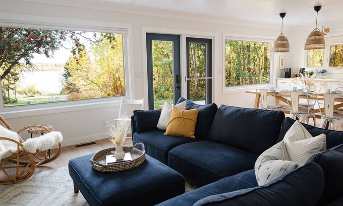 Parkland County House | Lakefront home with stunning sunrise view, King bed - a nature lover's paradise