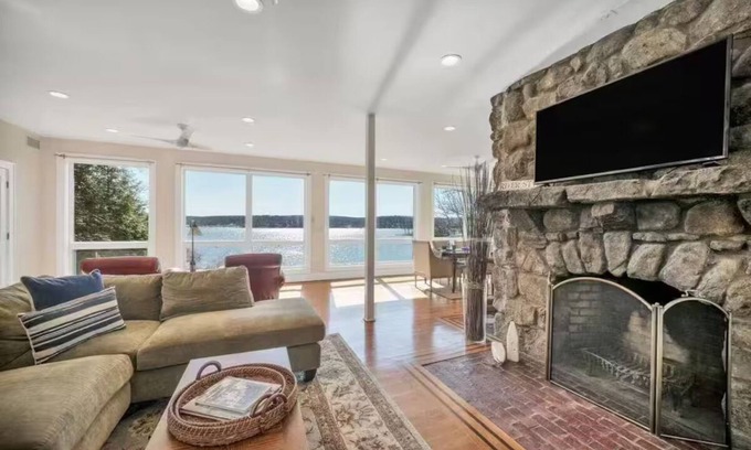 Hopatcong House | Lakefront Hopatcong w/dock kayaks fishing near NYC