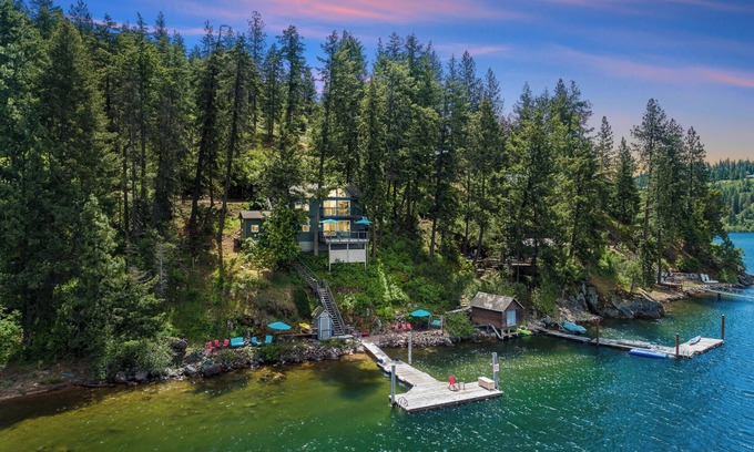 Coeur d'Alene House | Lakefront House | Great Dock for Swimming | Water Toys & Amazing Views!