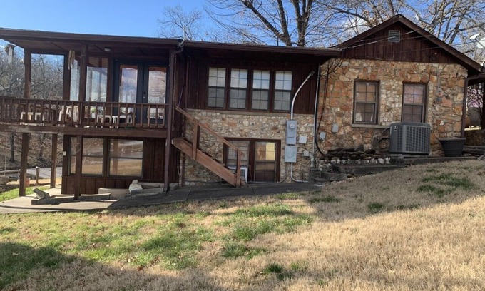 Bernice House | Lakefront house in quiet cove