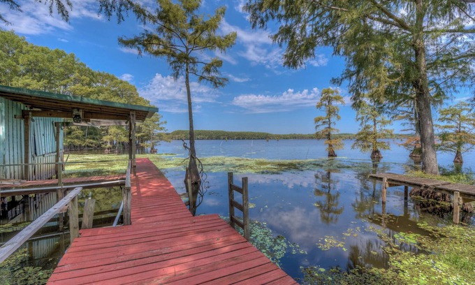 Oil City House | LAKEFRONT HOUSE ON BEAUTIFUL CADDO LAKE