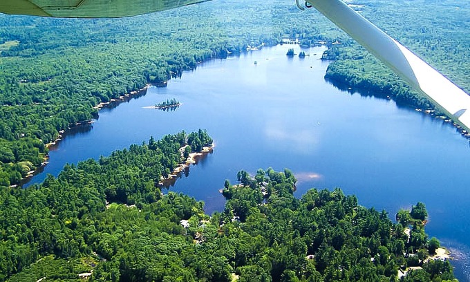 Middleton House | Lakefront house with outdoor shower, kayaks, firepit, deck, wifi, & grill