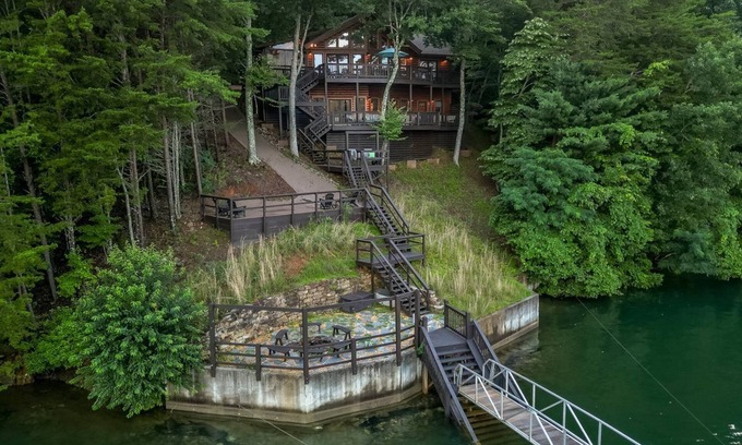 Blue Ridge Cabin | Lakefront Innisfree | Blue Ridge, GA
