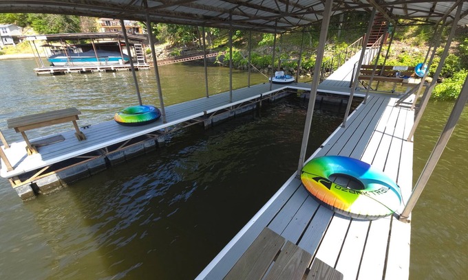 Rocky Mount House | Lakefront Labor day thru October Osage/Gravois, warm water & Forest color & Calm