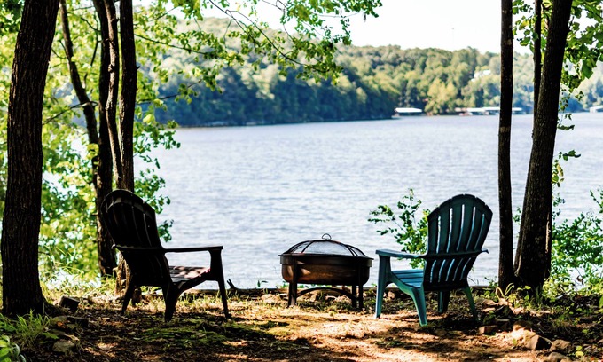 Rogers House | Lakefront & Lakeview Getaway on Beaver Lake, 2 Kayaks, Blkstone & Wine/CoffeeBar