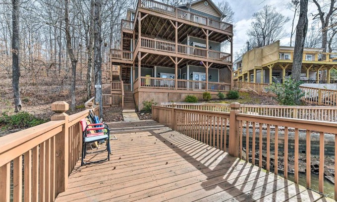 Southmont House | Lakefront Lexington House with Spacious Deck!